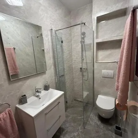 House Pine Tree בית נופש