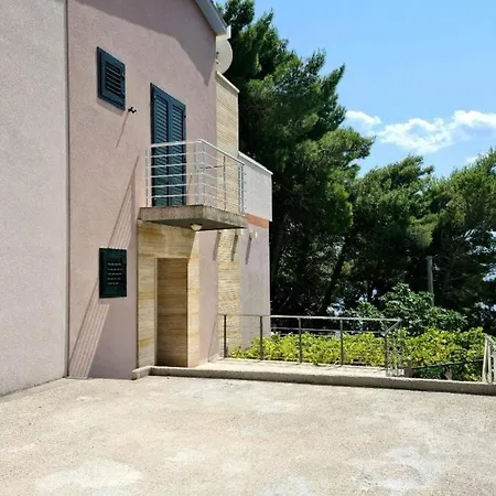 Holiday home House Pine Tree Lokva Rogoznica