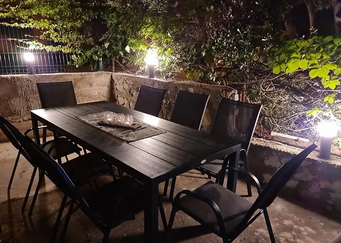 House Pine Tree Semesterbostad Lokva Rogoznica