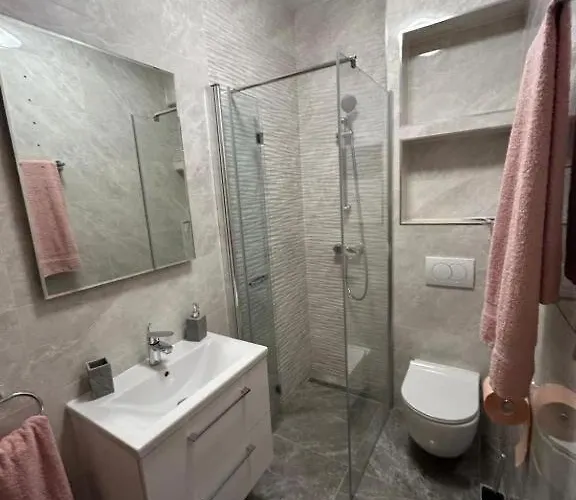 House Pine Tree Semesterbostad